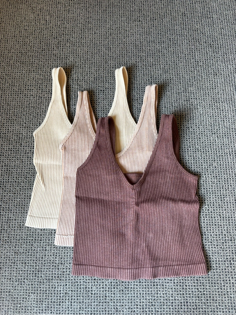 Aura Ribbed V‑Neck Tank Top Set in Mauve and Cream